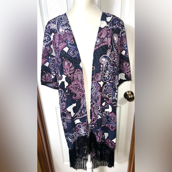 (NWOT) Charming Charlie Paisley Fringe Kimono Wrap/Cover Up Purple/Black/Ivory M - Picture 1 of 3